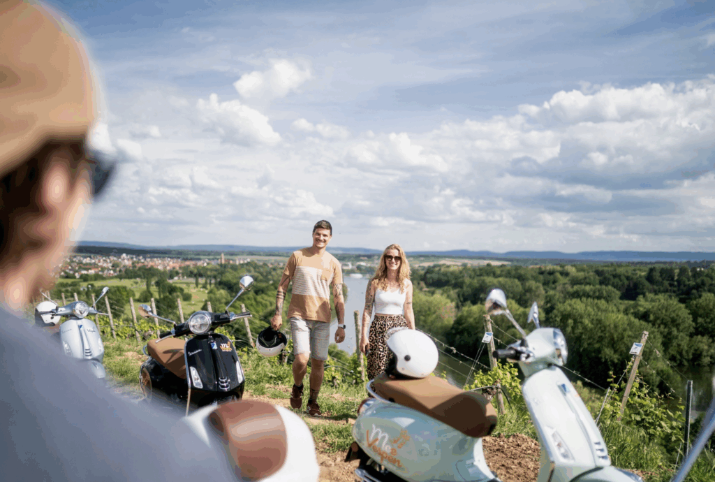 Mee Vespa Weinberge
